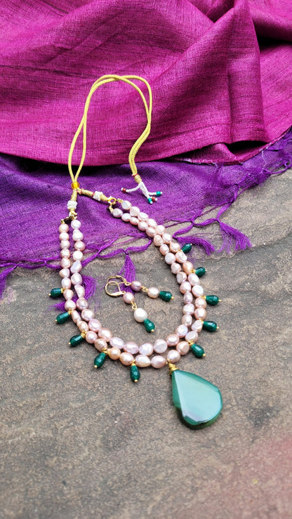 Pearl neckpiece set