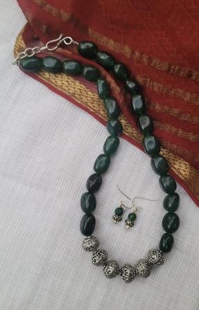 Green beaded necklace and earrings 