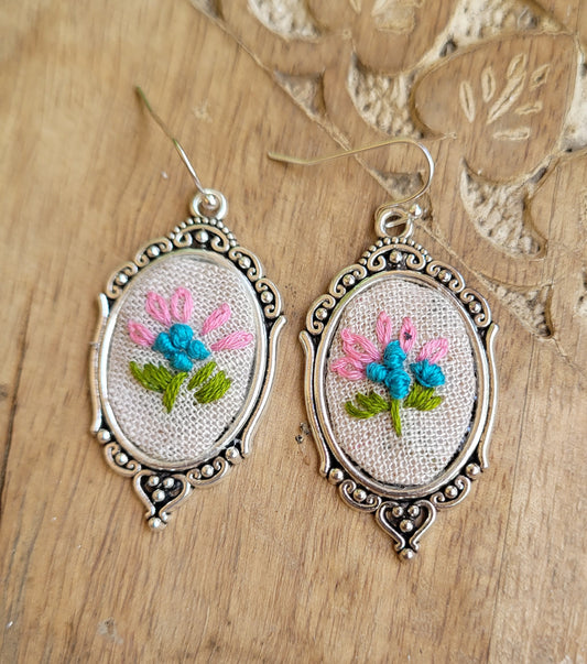 Pair of embroidered earrings with floral design 