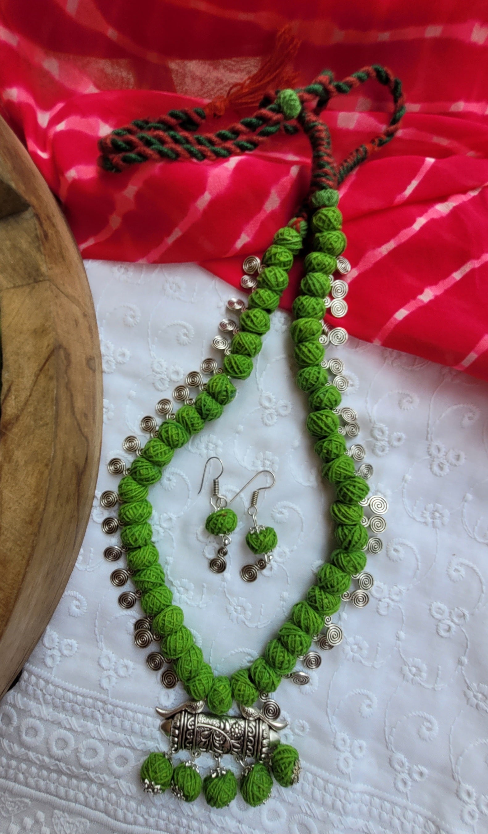 Green necklace and earrings set 