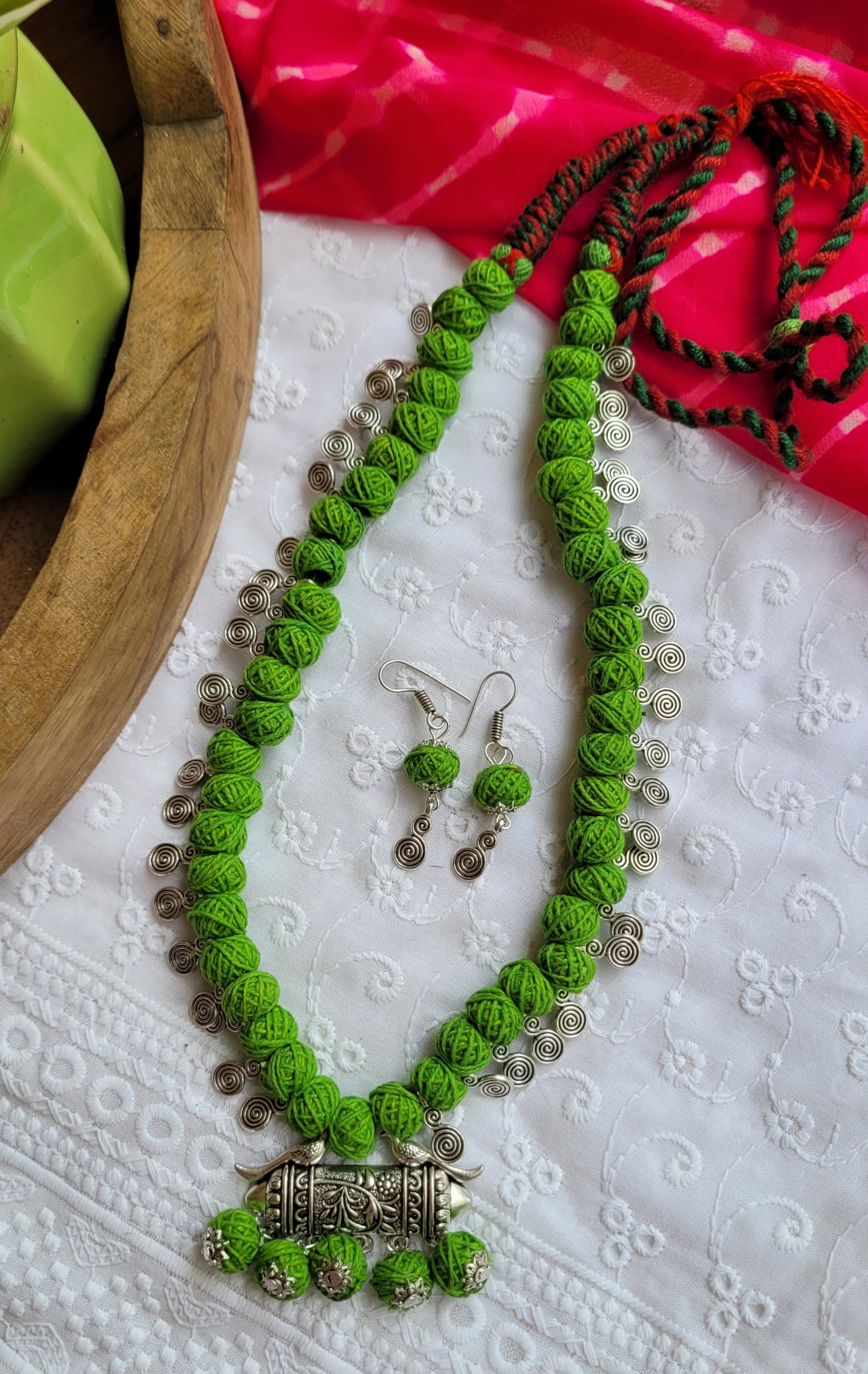 Green thread beads set