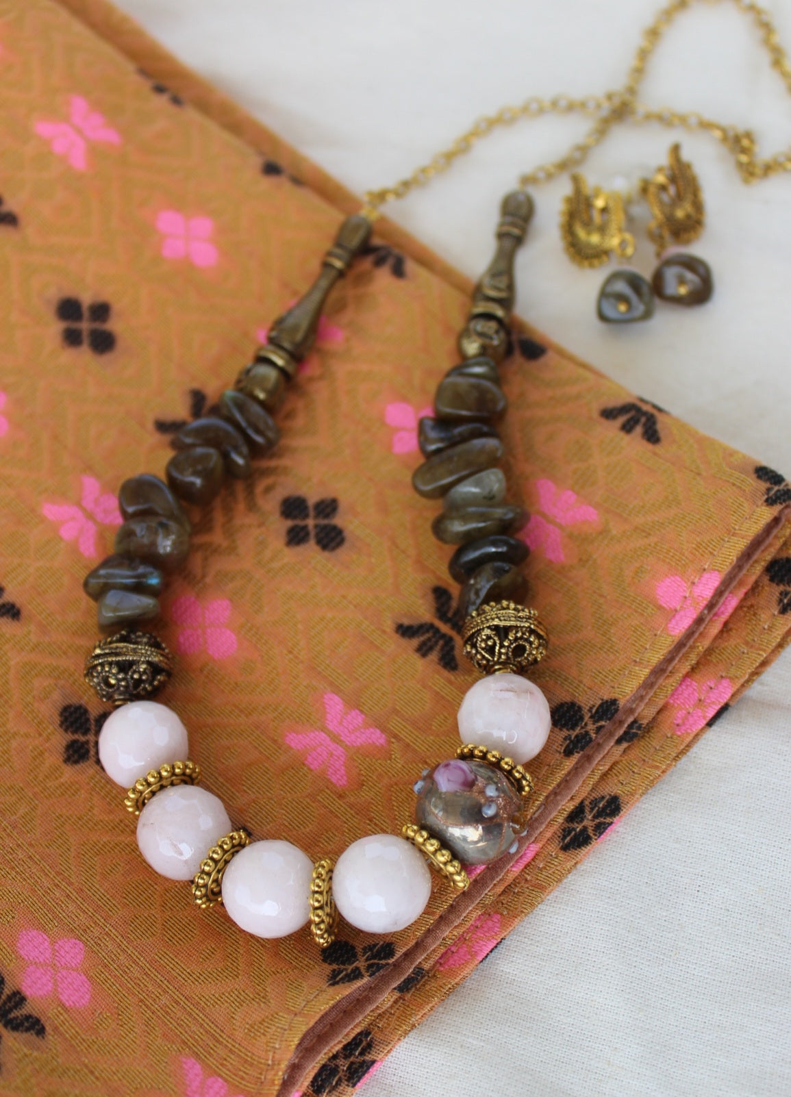 bead necklace
